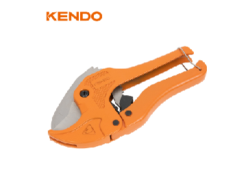 Трубы какого размера можно использовать с помощью резака для пластиковых труб с храповым механизмом?